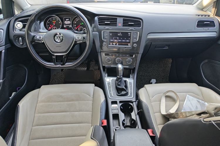 Used Volkswagen Golf 2017 230TSI Automatic Luxury Million-Vehicle Commemorative Edition Center Console