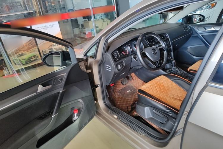 Used Volkswagen Golf 2017 230TSI Automatic Comfort Edition – Celebrating Milestone of One Million Units Driver Seat