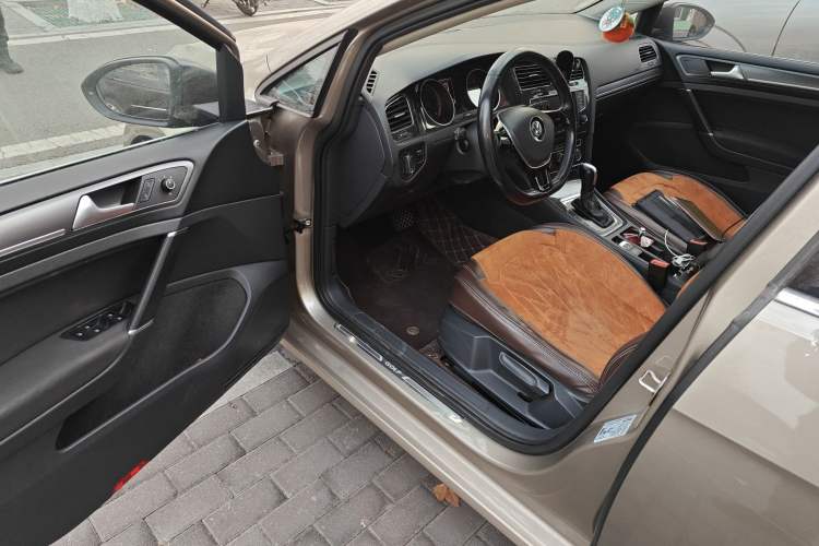 Used Volkswagen Golf 2017 230TSI Automatic Comfort Edition – Celebrating Milestone of One Million Units Driver Seat