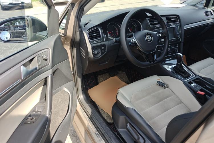 Used Volkswagen Golf 2017 230TSI Automatic Luxury Million-Vehicle Commemorative Edition Driver Seat