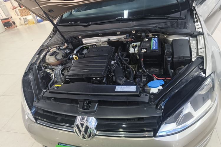 Used Volkswagen Golf 2017 1.6L Automatic Comfort Million-Vehicle Anniversary Edition Engine Bay