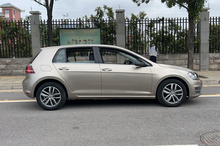 Used Volkswagen Golf 2017 230TSI Automatic Luxury Million-Vehicle Commemorative Edition Exterior 2