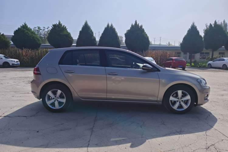 Used Volkswagen Golf 2017 1.6L Automatic Comfort Million-Vehicle Anniversary Edition Exterior 2
