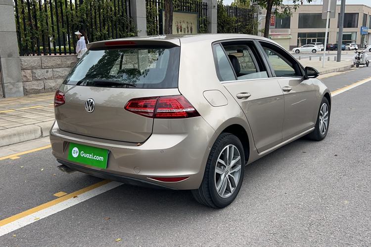 Used Volkswagen Golf 2017 230TSI Automatic Luxury Million-Vehicle Commemorative Edition Exterior 3