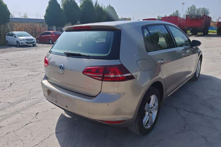 Used Volkswagen Golf 2017 1.6L Automatic Comfort Million-Vehicle Anniversary Edition Exterior 3