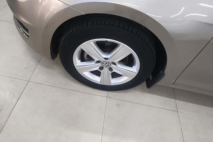 Used Volkswagen Golf 2017 1.6L Automatic Comfort Million-Vehicle Anniversary Edition Exterior 4