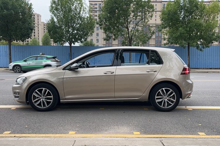 Used Volkswagen Golf 2017 230TSI Automatic Luxury Million-Vehicle Commemorative Edition Exterior 5