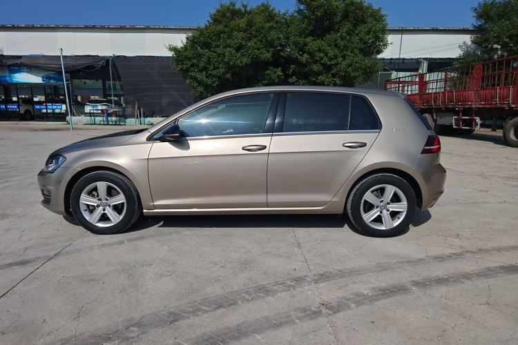 Used Volkswagen Golf 2017 1.6L Automatic Comfort Million-Vehicle Anniversary Edition Exterior 5
