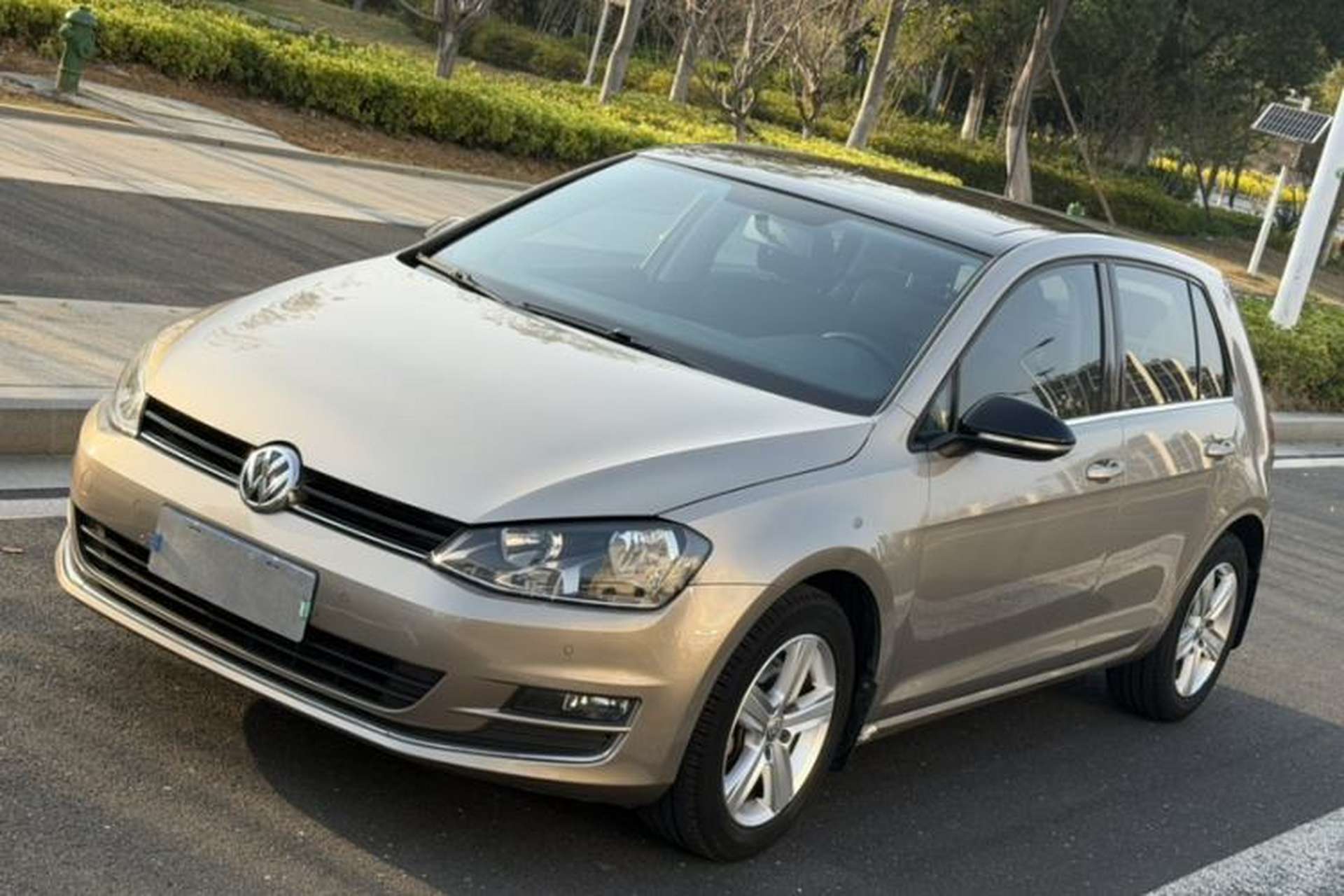 Used Volkswagen Golf 2017 1.6L Automatic Comfort Million-Vehicle Anniversary Edition Front Left 45 Deg