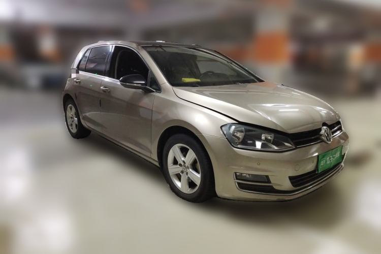 Used Volkswagen Golf 2017 1.6L Automatic Comfort Million-Vehicle Anniversary Edition Front Right 45 Deg