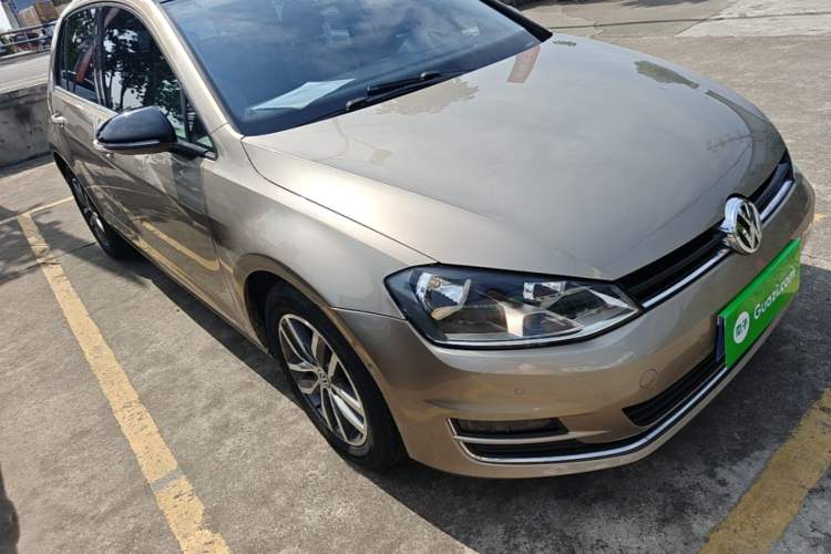 Used Volkswagen Golf 2017 230TSI Automatic Luxury Million-Vehicle Commemorative Edition Front Right 45 Deg
