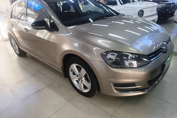Used Volkswagen Golf 2017 1.6L Automatic Comfort Million-Vehicle Anniversary Edition Front Right 45 Deg