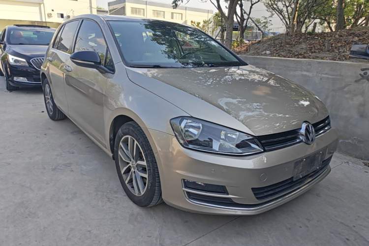 Used Volkswagen Golf 2017 230TSI Automatic Luxury Million-Vehicle Commemorative Edition Front Right 45 Deg
