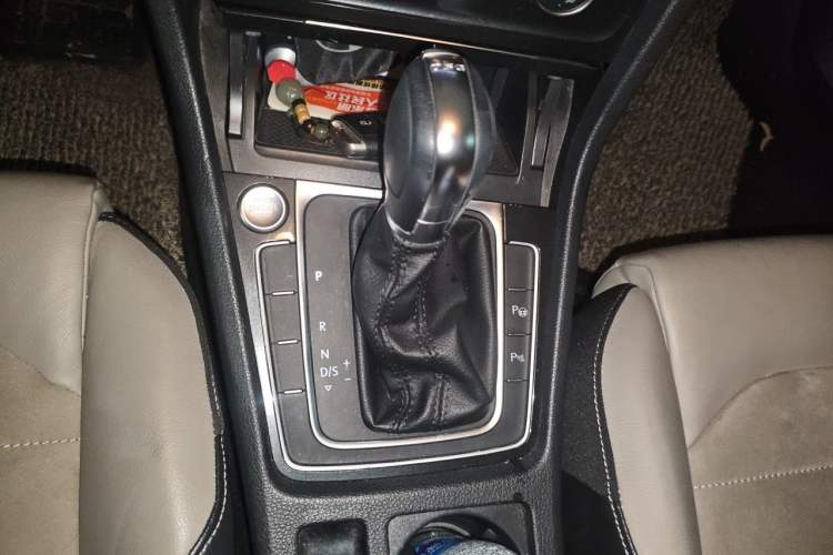 Used Volkswagen Golf 2017 230TSI Automatic Luxury Million-Vehicle Commemorative Edition Gear Lever