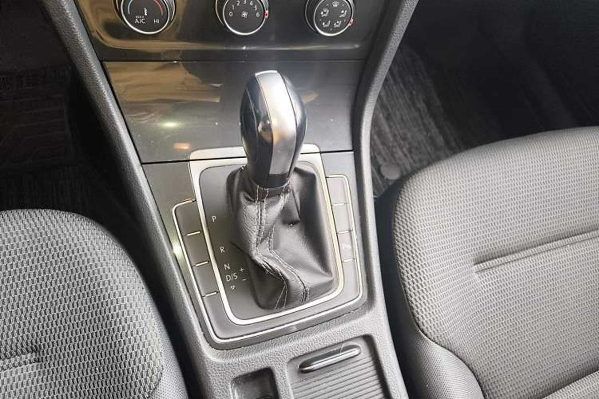 Used Volkswagen Golf 2017 1.6L Automatic Comfort Million-Vehicle Anniversary Edition Gear Lever