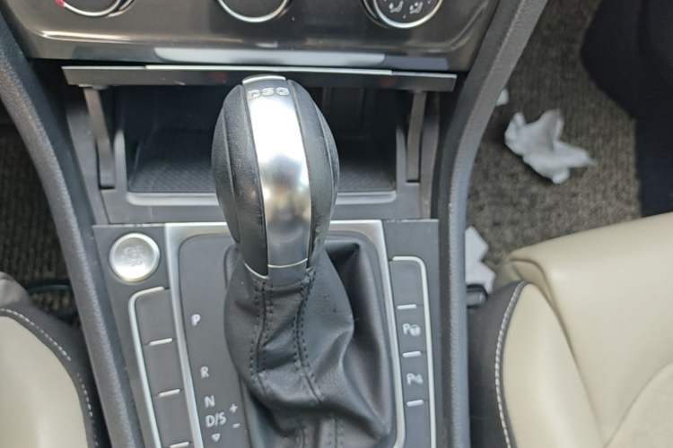 Used Volkswagen Golf 2017 230TSI Automatic Luxury Million-Vehicle Commemorative Edition Gear Lever