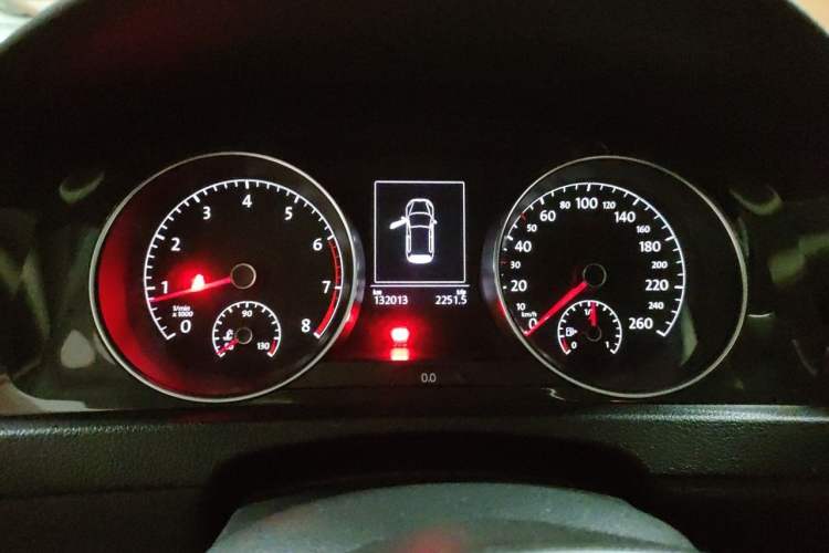 Used Volkswagen Golf 2017 1.6L Automatic Comfort Million-Vehicle Anniversary Edition Instrument Cluster