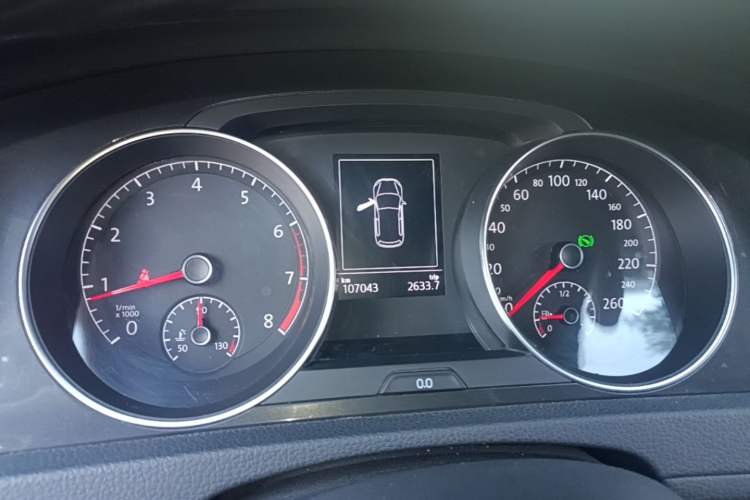 Used Volkswagen Golf 2017 230TSI Automatic Comfort Edition – Celebrating Milestone of One Million Units Instrument Cluster