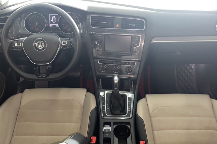 Used Volkswagen Golf 2017 230TSI Automatic Luxury Million-Vehicle Commemorative Edition Interior 1