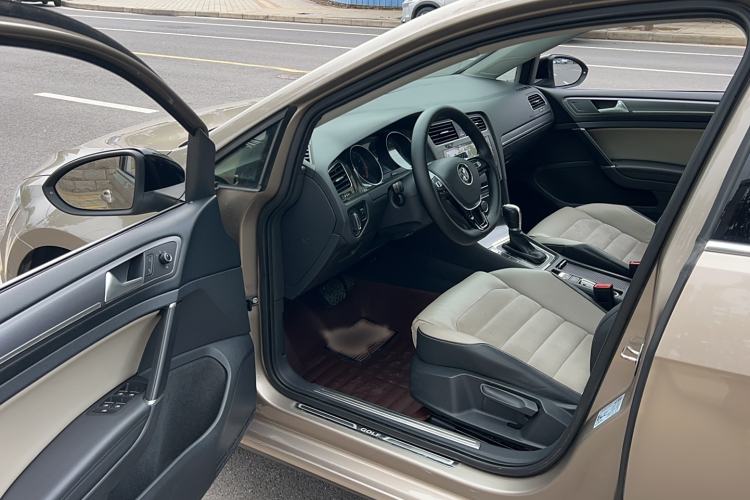 Used Volkswagen Golf 2017 230TSI Automatic Luxury Million-Vehicle Commemorative Edition Interior 2