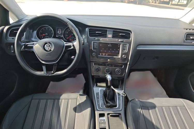 Used Volkswagen Golf 2017 1.6L Automatic Comfort Million-Vehicle Anniversary Edition Interior 3