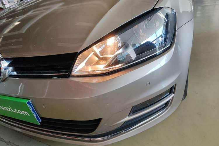 Used Volkswagen Golf 2017 230TSI Automatic Comfort Edition – Celebrating Milestone of One Million Units Left Front Headlight