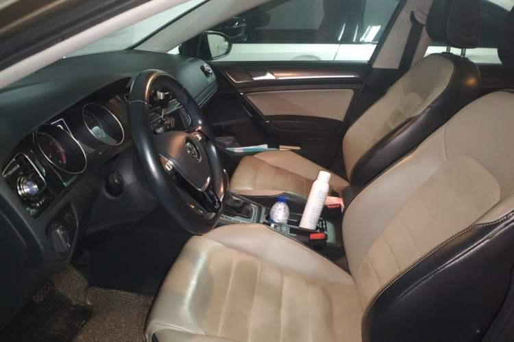 Used Volkswagen Golf 2017 230TSI Automatic Luxury Million-Vehicle Commemorative Edition Left Front Seat