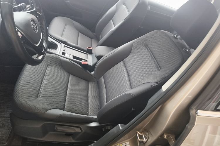 Used Volkswagen Golf 2017 1.6L Automatic Comfort Million-Vehicle Anniversary Edition Left Front Seat