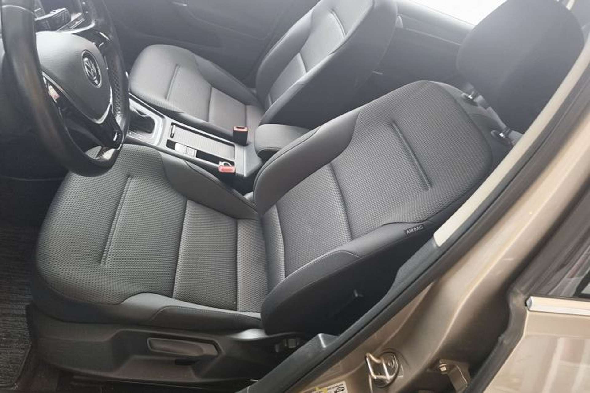 Used Volkswagen Golf 2017 1.6L Automatic Comfort Million-Vehicle Anniversary Edition Left Front Seat