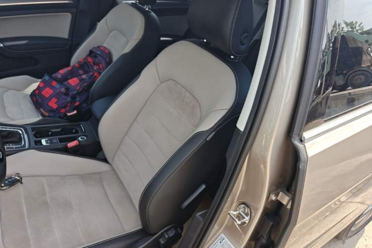 Used Volkswagen Golf 2017 230TSI Automatic Luxury Million-Vehicle Commemorative Edition Left Front Seat