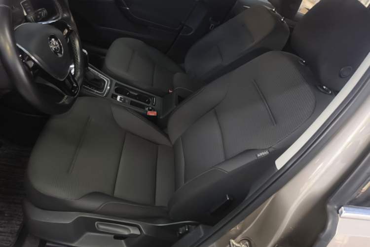 Used Volkswagen Golf 2017 1.6L Automatic Comfort Million-Vehicle Anniversary Edition Left Front Seat