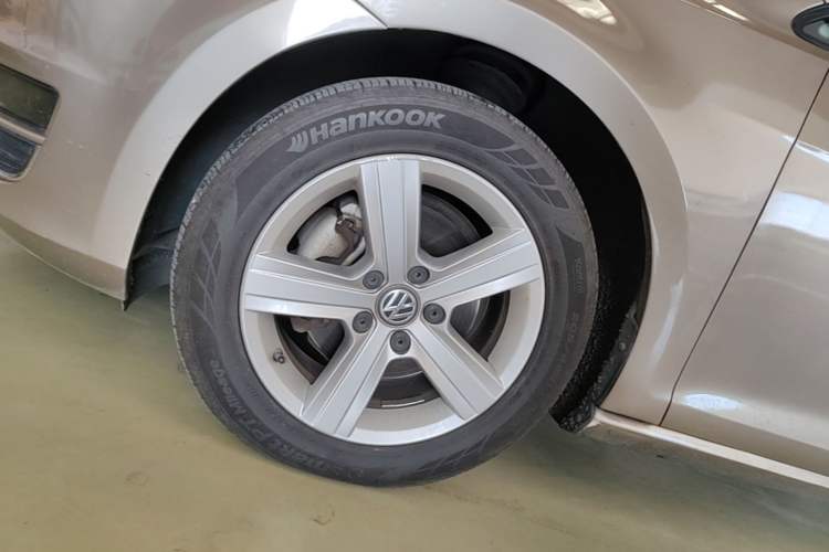 Used Volkswagen Golf 2017 230TSI Automatic Comfort Edition – Celebrating Milestone of One Million Units Left Front Wheel Hub