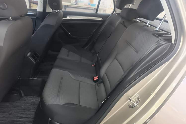 Used Volkswagen Golf 2017 1.6L Automatic Comfort Million-Vehicle Anniversary Edition Left Rear Seat