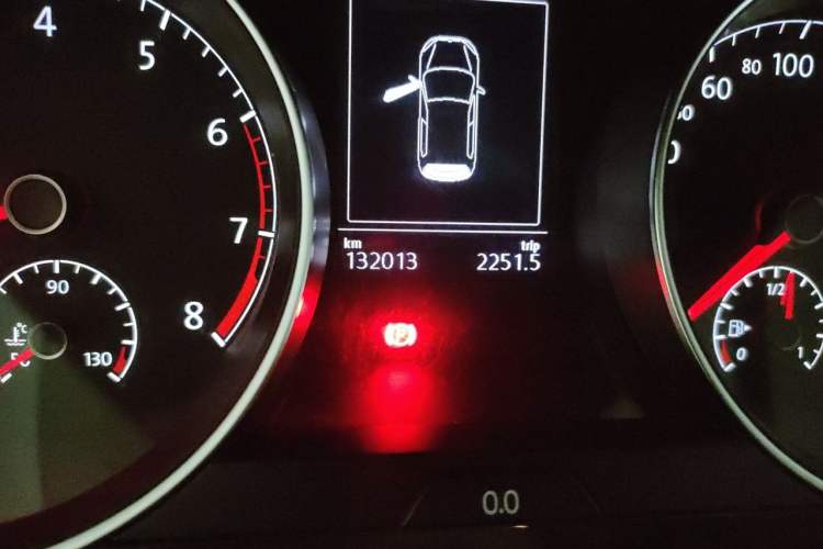 Used Volkswagen Golf 2017 1.6L Automatic Comfort Million-Vehicle Anniversary Edition Odometer Close Up