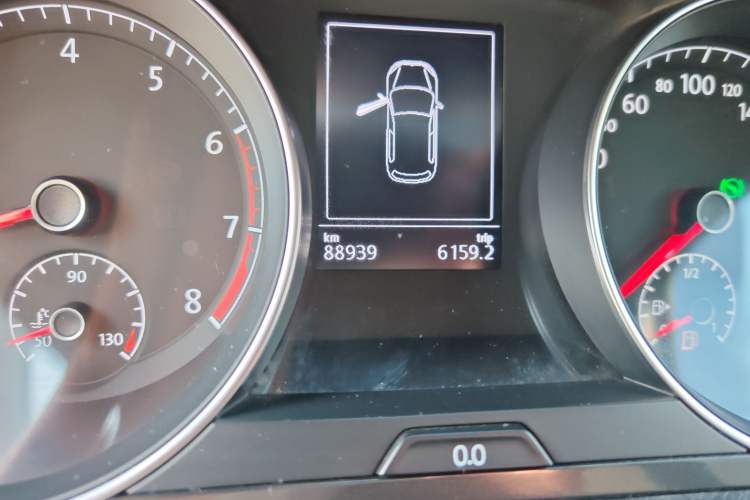 Used Volkswagen Golf 2017 1.6L Automatic Comfort Million-Vehicle Anniversary Edition Odometer Close Up