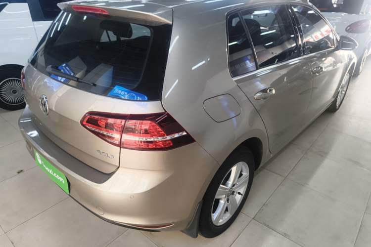 Used Volkswagen Golf 2017 1.6L Automatic Comfort Million-Vehicle Anniversary Edition Rear Right 45 Deg