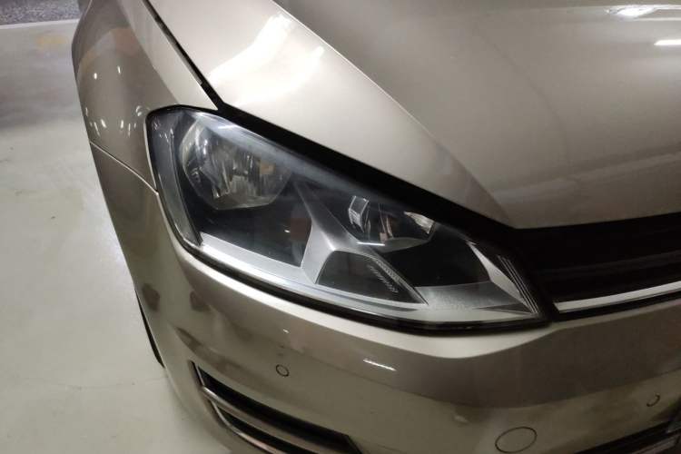 Used Volkswagen Golf 2017 1.6L Automatic Comfort Million-Vehicle Anniversary Edition Right Front Headlight