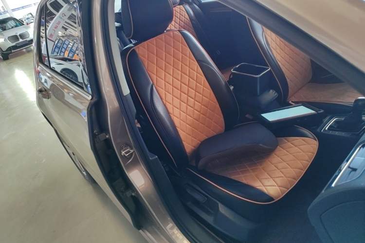Used Volkswagen Golf 2017 230TSI Automatic Comfort Edition – Celebrating Milestone of One Million Units Right Front Seat