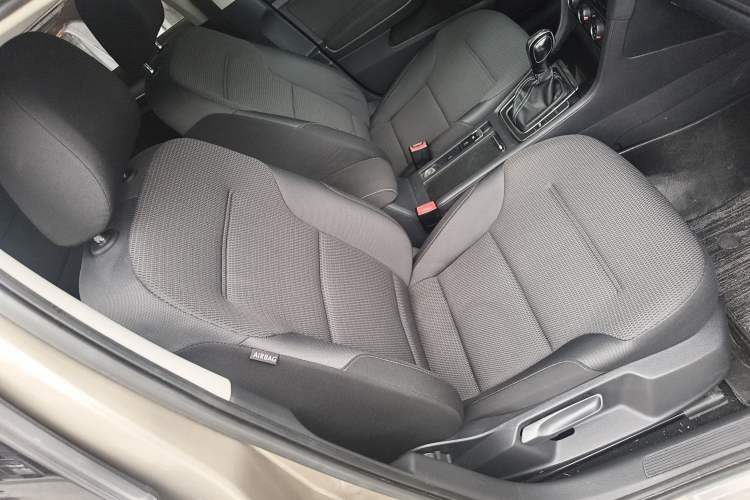 Used Volkswagen Golf 2017 1.6L Automatic Comfort Million-Vehicle Anniversary Edition Right Front Seat