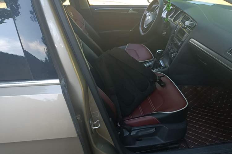 Used Volkswagen Golf 2017 230TSI Automatic Comfort Edition – Celebrating Milestone of One Million Units Right Front Seat