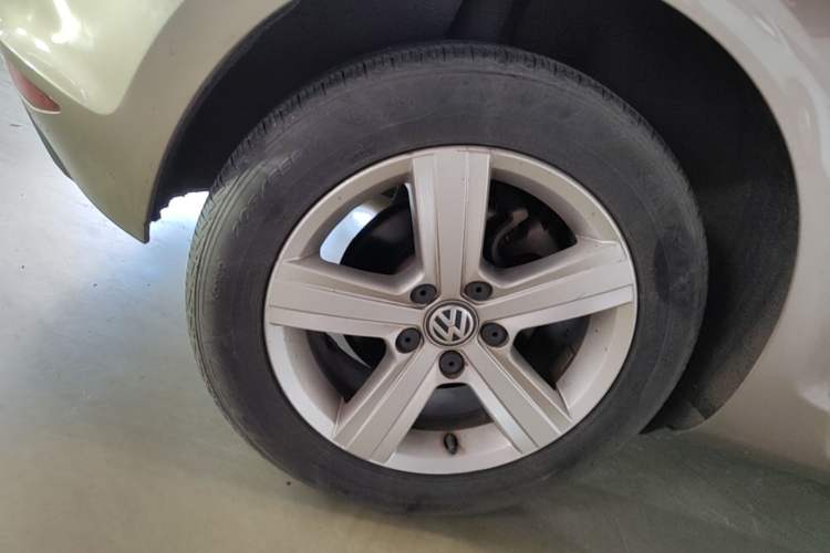 Used Volkswagen Golf 2017 230TSI Automatic Comfort Edition – Celebrating Milestone of One Million Units Right Rear Wheel Hub
