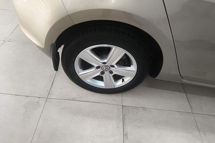 Used Volkswagen Golf 2017 1.6L Automatic Comfort Million-Vehicle Anniversary Edition Right Rear Wheel Hub