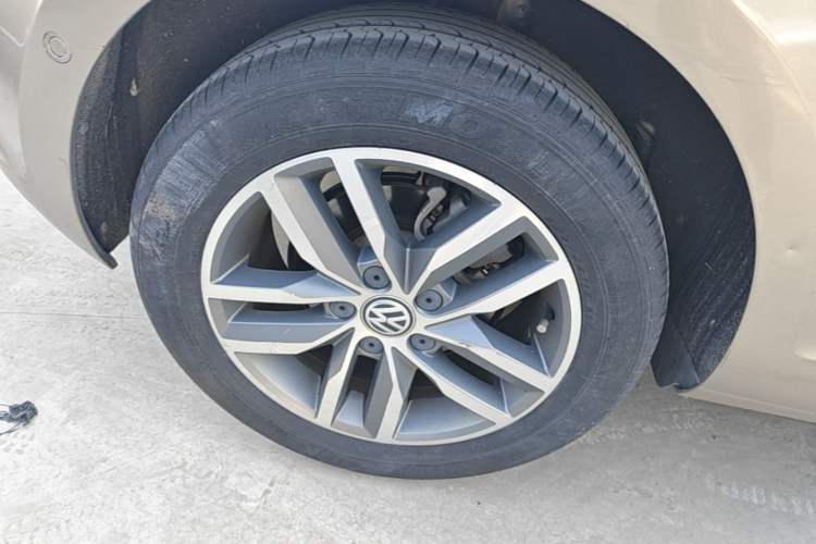 Used Volkswagen Golf 2017 230TSI Automatic Luxury Million-Vehicle Commemorative Edition Right Rear Wheel Hub