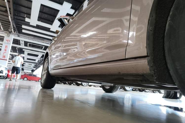 Used Volkswagen Golf 2017 230TSI Automatic Comfort Edition – Celebrating Milestone of One Million Units Right Side Sill