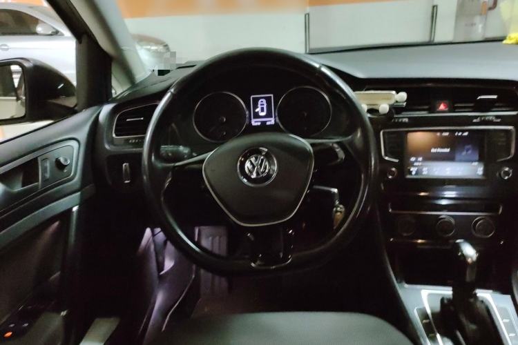 Used Volkswagen Golf 2017 1.6L Automatic Comfort Million-Vehicle Anniversary Edition Steering Wheel