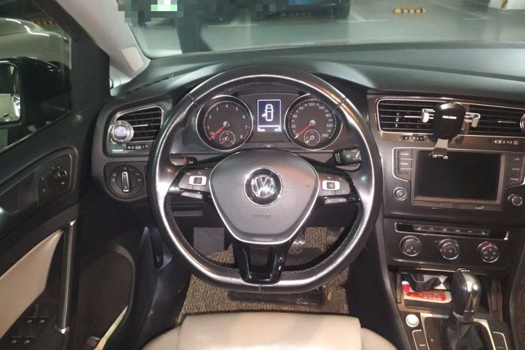 Used Volkswagen Golf 2017 230TSI Automatic Luxury Million-Vehicle Commemorative Edition Steering Wheel