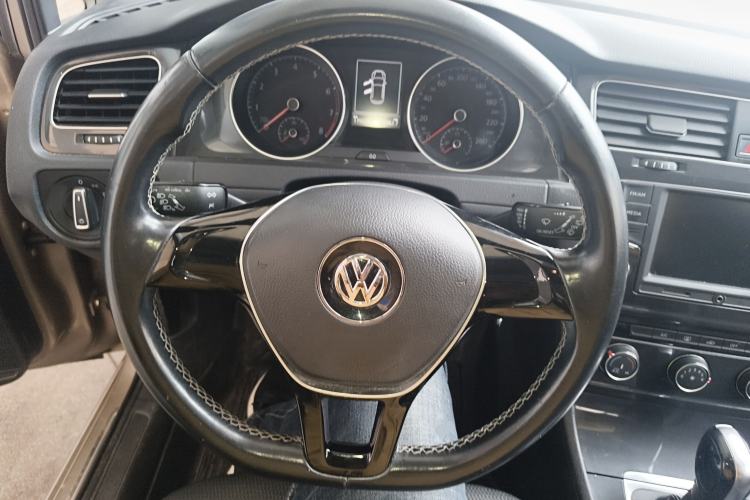 Used Volkswagen Golf 2017 1.6L Automatic Comfort Million-Vehicle Anniversary Edition Steering Wheel