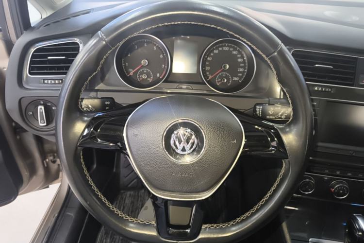 Used Volkswagen Golf 2017 1.6L Automatic Comfort Million-Vehicle Anniversary Edition Steering Wheel