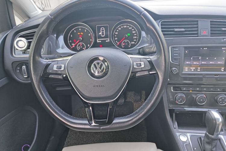 Used Volkswagen Golf 2017 230TSI Automatic Luxury Million-Vehicle Commemorative Edition Steering Wheel