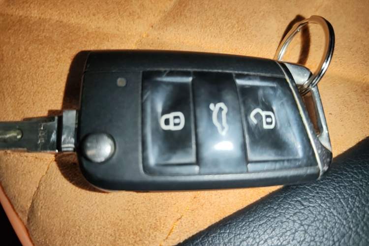 Used Volkswagen Golf 2017 230TSI Automatic Comfort Edition – Celebrating Milestone of One Million Units Vehicle Key